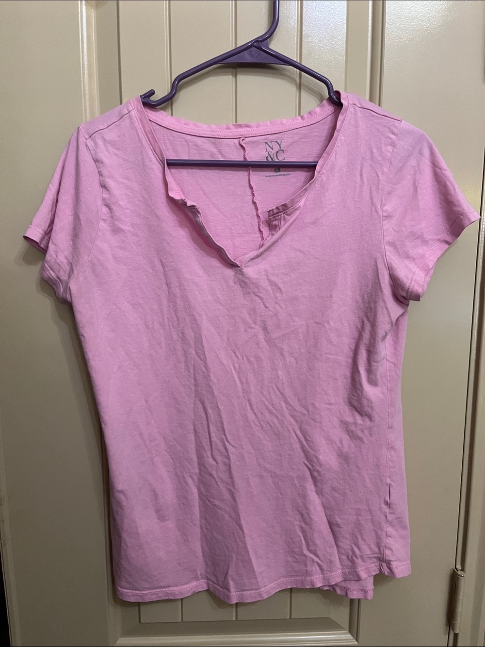 New York & Company Light Pink Short-Sleeve V-Notch Tee